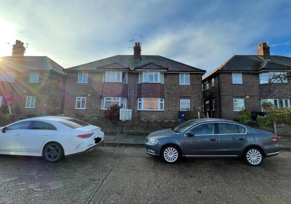Spacious 3 Bedroom Maisonette In Greenford