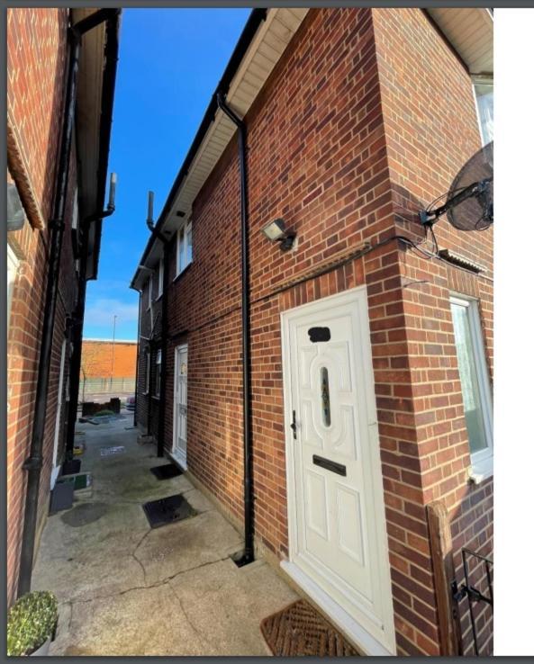 Spacious 3 Bedroom Maisonette In Greenford Apartment Northolt (Greater London)