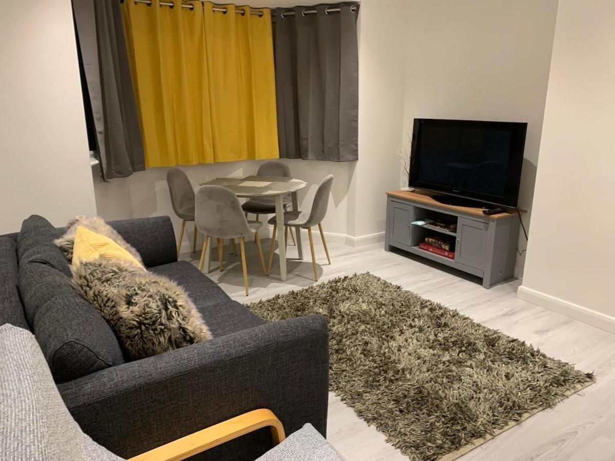 Apartment Spacious 3 Bedroom Maisonette In Greenford