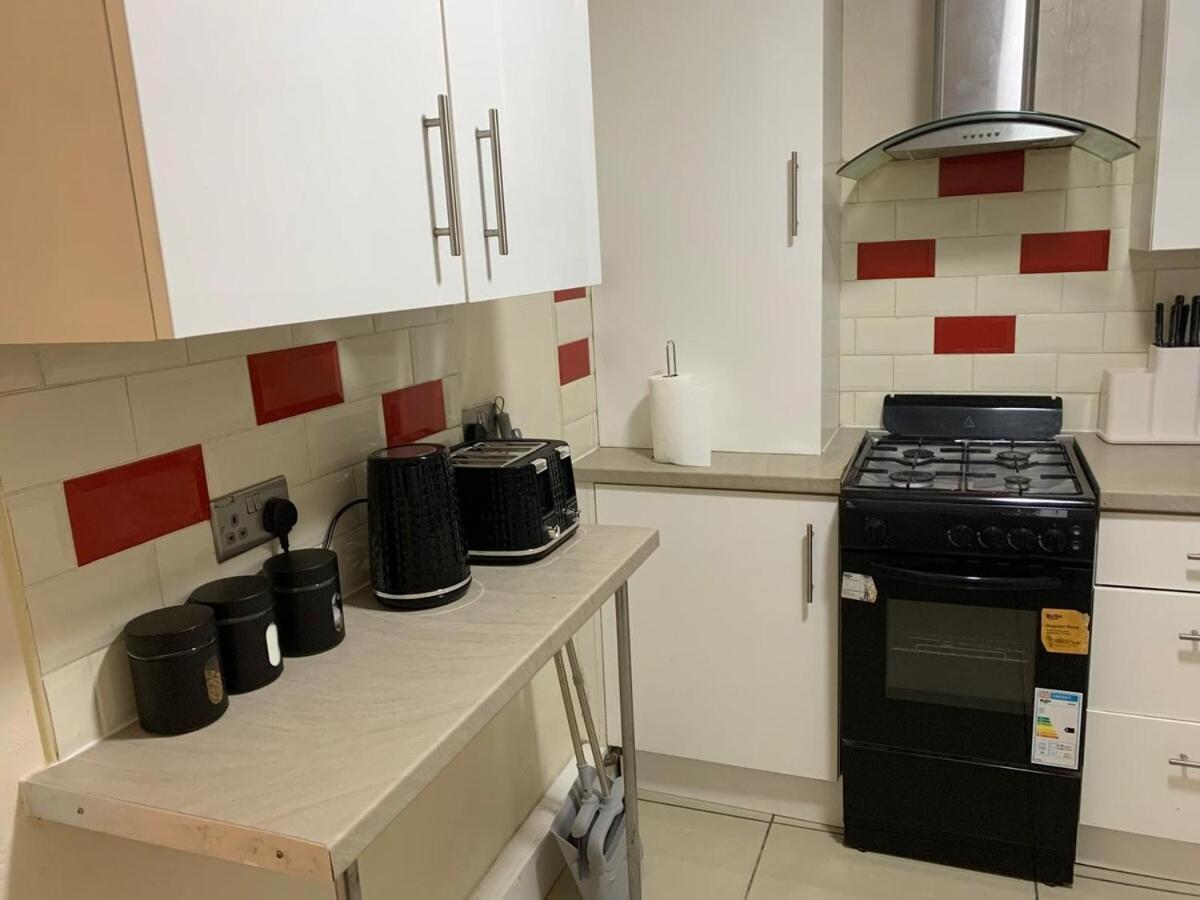 Apartment Spacious 3 Bedroom Maisonette In Greenford Northolt (Greater London)