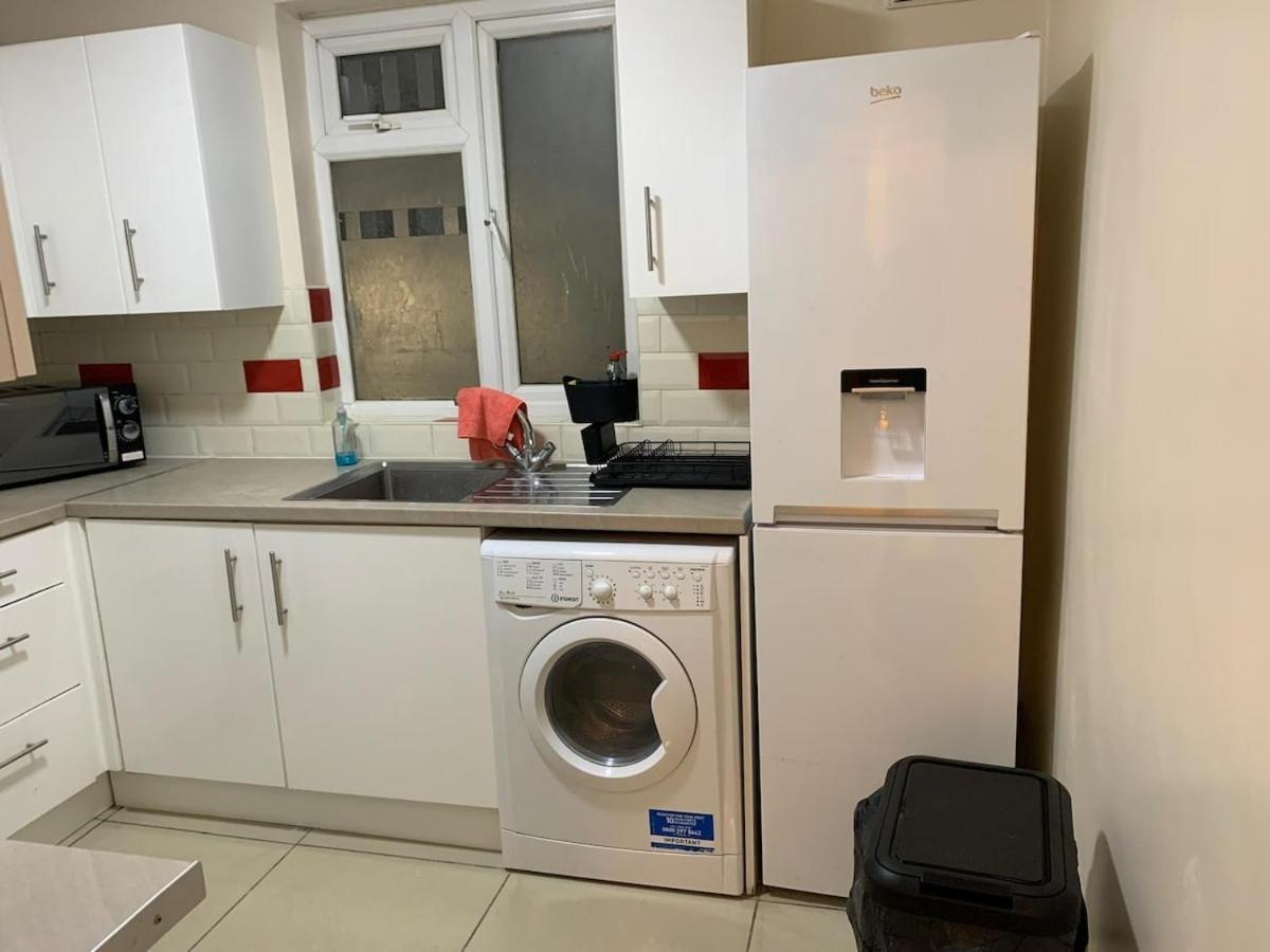 Spacious 3 Bedroom Maisonette In Greenford Apartment