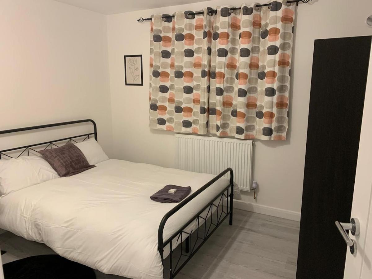 Apartment Spacious 3 Bedroom Maisonette In Greenford