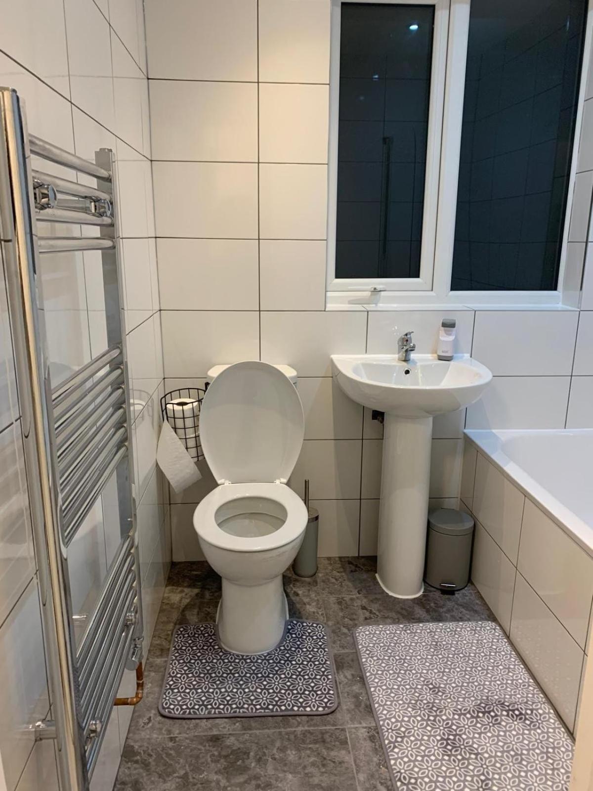 Spacious 3 Bedroom Maisonette In Greenford Apartment Northolt (Greater London)