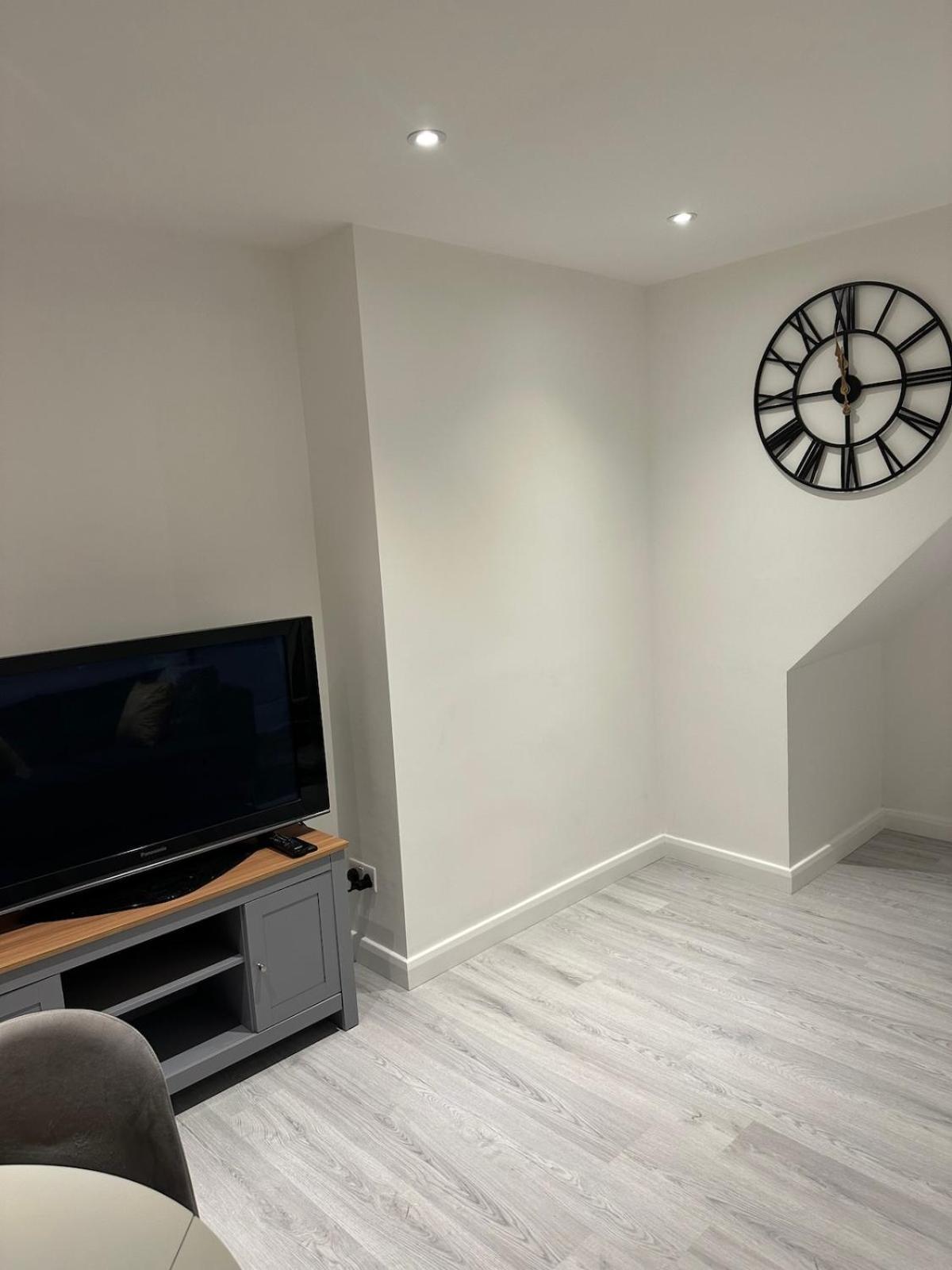 Apartment Spacious 3 Bedroom Maisonette In Greenford *